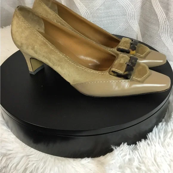 Salvatore Ferragamo Beige Leather Pointed Toe Pumps - Picture 3 of 9